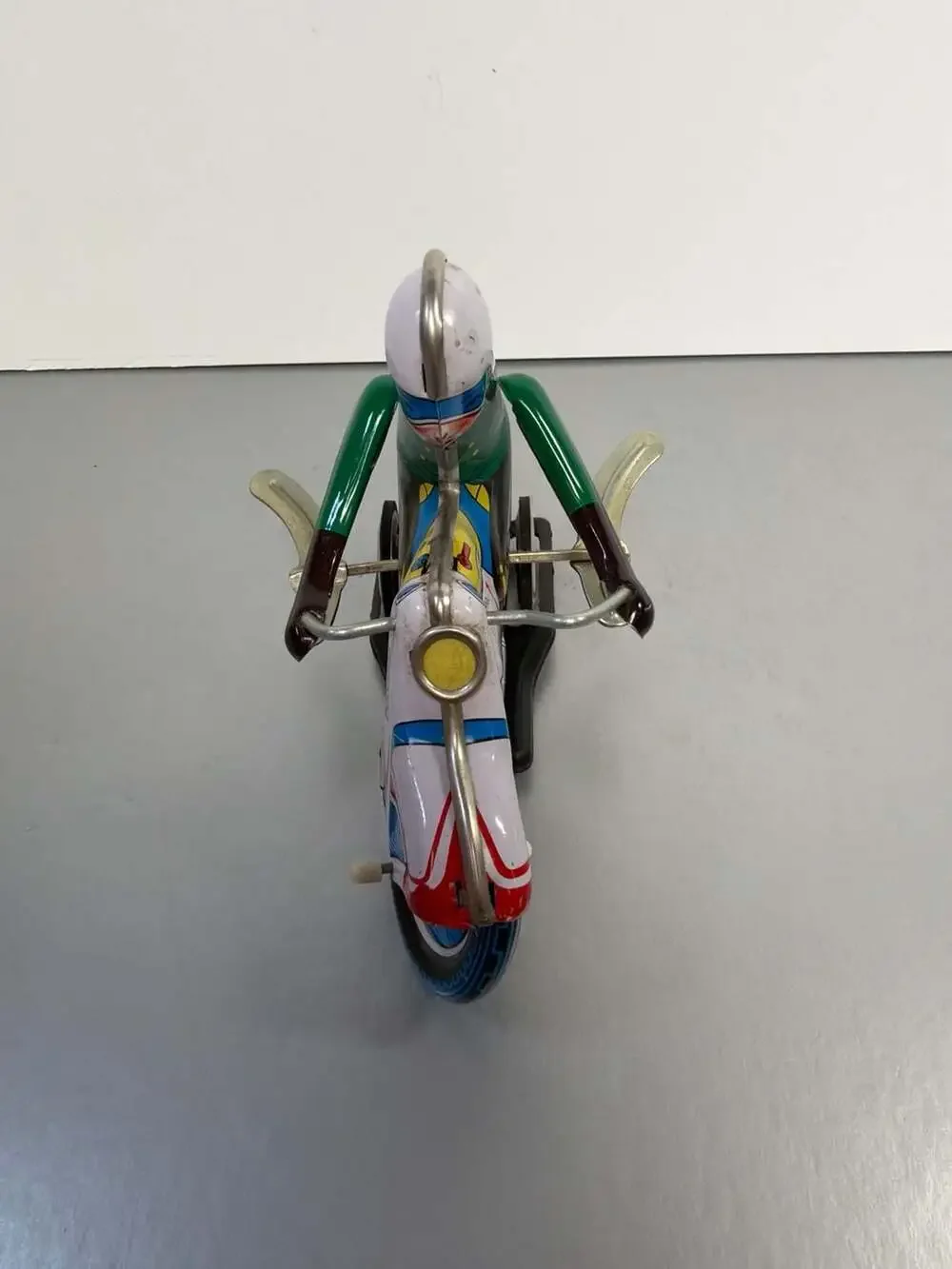Vintage Style MS-702 Tin Wind-Up Motorcycle with Rider Toy‎